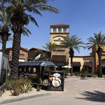 Cabazon Outlets - Outlet Stores Near Me - Cabazon, California
