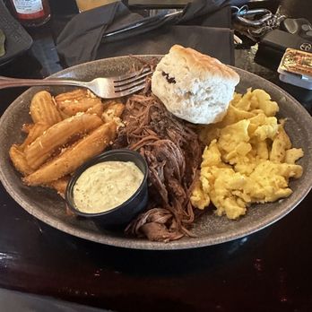 Maxine's On Shine - Stout short rib and potatoes with jalapeños aioli - New American Near Me - Orlando, Florida