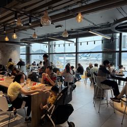 麥當勞 - Their very big and busy dining room, and with aircraft in view.