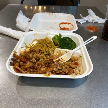 BB's Teriyaki Grill - Brown rice, spicy chicken with broccoli and yakisoba. The yakisoba wasn't to my liking but overall good. - Asian Fusion Near Me - Seattle, Washington BB's Teriyaki Grill - Brown rice, spicy chicken with broccoli and yakisoba. The yakisoba wasn't to my liking but overall good. - Asian Fusion Near Me - Seattle, Washington