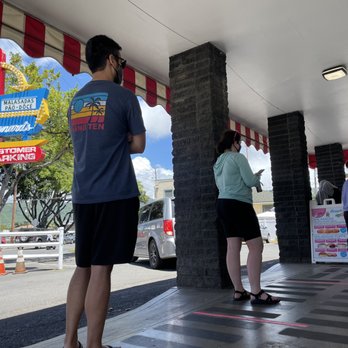 Leonard's Bakery - Bakeries Near Me - Honolulu, Hawaii