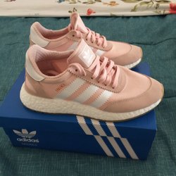 Sneaker District