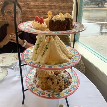 Chat Noir - Yea service tower - Tea Rooms Near Me - Rockville Centre, New York Chat Noir - Yea service tower - Tea Rooms Near Me - Rockville Centre, New York