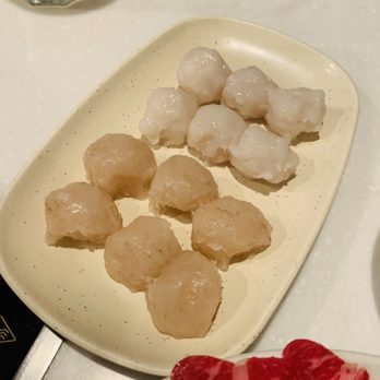 Jun Yuan - scallops and strawberries on a plate - Hot Pot Near Me - Vancouver, British Columbia