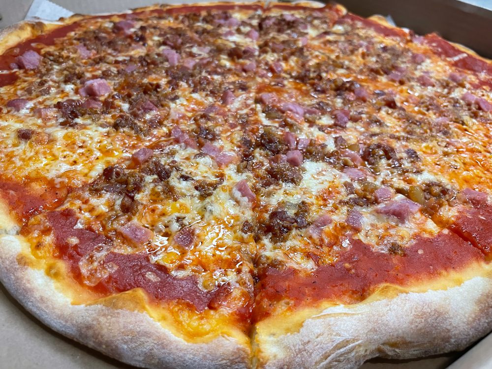 Food from Bernie's Pizza