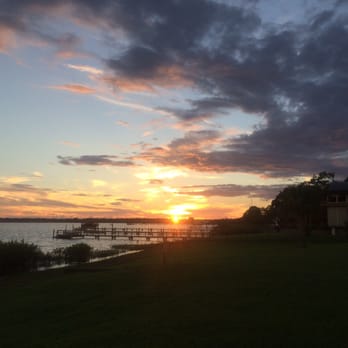 Veteran's Memorial Park - Walk to the waters edge to see sunset.   (Reposted to correct park) - Parks Near Me - Oldsmar, Florida