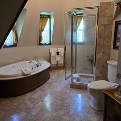 Ann Bean Mansion - Bathroom with jetted 2 person tub, separate shower