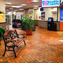 Baskin Robbins - Entrance