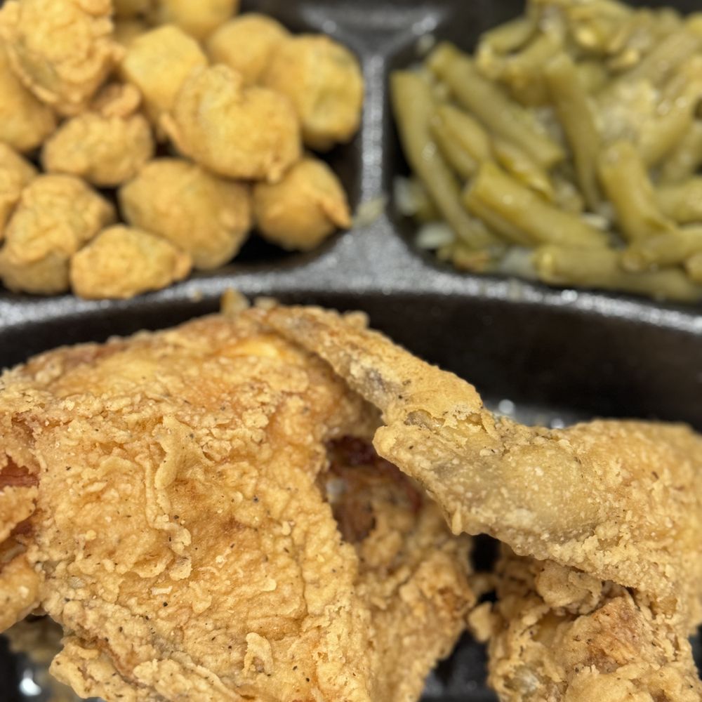 Fried chicken, fried okra and green beans. Good and hot! Fried chicken, fried okra and green beans. Good and hot!