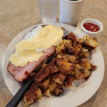 Red Apple Cafe - Eggs Benedict - Breakfast & Brunch Near Me - Fresno, California Red Apple Cafe - Eggs Benedict - Breakfast & Brunch Near Me - Fresno, California