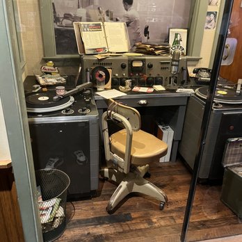 Sun Studio - Radio station that played Elvis launches a sensation - Museums Near Me - Memphis, Tennessee Sun Studio - Radio station that played Elvis launches a sensation - Museums Near Me - Memphis, Tennessee