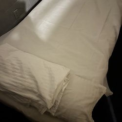 Relaxation Garden - Massage bed with clean linen