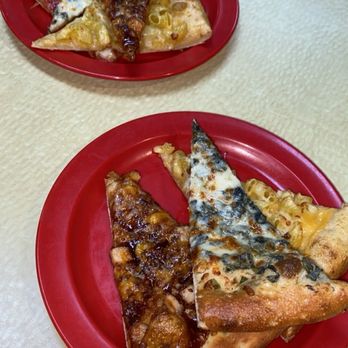 Cicis Pizza - BBQ Chicken pizza, Spinach Alfredo pizza, Mac & Cheese pizza. - Pizza Near Me - Naperville, Illinois