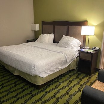 Hampton Inn Niagara Falls/Blvd - Disheveled room, drab and worn down. - Hotels Near Me - Niagara Falls, New York