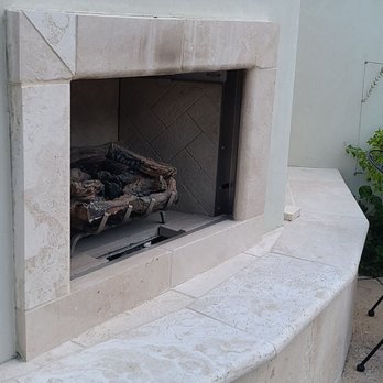 La Maison Hotel - Fireplace - Hotels Near Me - Palm Springs, California