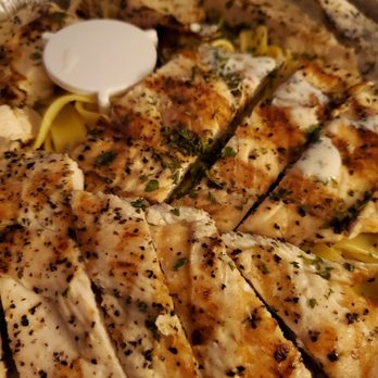 Vito's Pizza & Grill - Chicken fettuccine alfredo - look at all of the meaty goodness! - Pizza Near Me - Irving, Texas