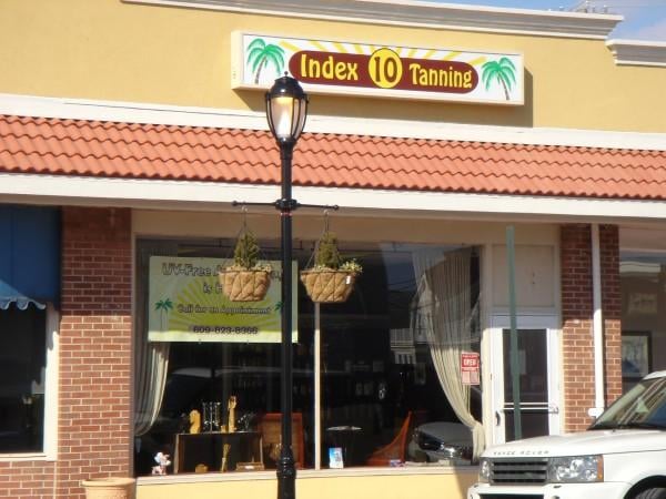 Index 10 Tanning Logo