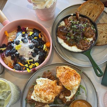 Sugar and Scribe  - Spicy cluck Benedict, blueberry love pancakes, unicorn hot chocolate - Bakeries Near Me - La Jolla, California