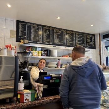 Le Signore Snack Bar - Inside the establishment. - Coffee & Tea Near Me - London, XGL