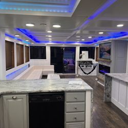 Lake Lanier Luxury Houseboat and Yacht Rentals - New look on the Stardust