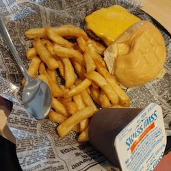 Features Sports Bar & Grill - Kids cheeseburger w pudding