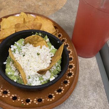 El Epazote Cocina Regional - Guacamole and Agua Fresca (watermelon) and so fresh with chunks of watermelon - Mexican Near Me - Madera, California