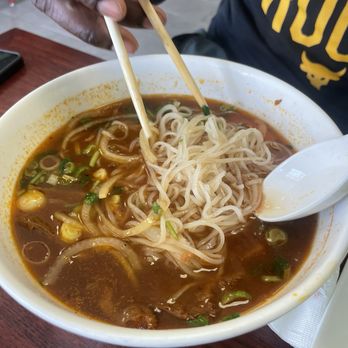 Pho Anh Dao - S16. Bnh M B Kho Beef Stew w/ Carrot and Bread on the side - Vietnamese Near Me - Edison, New Jersey