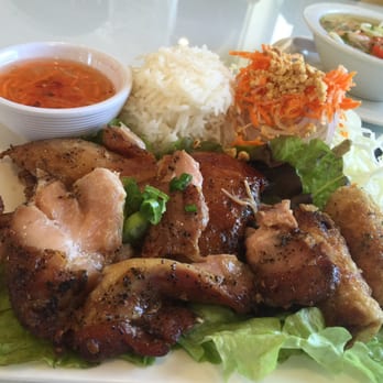 La Petite Camille - Garlic chicken rice plate with complementary seafood vegetable sour soup. Chicken well seasoned, moist & tender. Soup savory. - Vietnamese Near Me - Millbrae, California La Petite Camille - Garlic chicken rice plate with complementary seafood vegetable sour soup. Chicken well seasoned, moist & tender. Soup savory. - Vietnamese Near Me - Millbrae, California