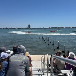 Sarasota-Ski-A-Rees - A line of skiers
