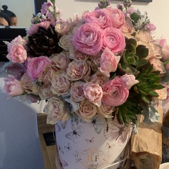 J'Adore Les Fleurs - Beautiful flower box - Florists Near Me - Studio City, California J'Adore Les Fleurs - Beautiful flower box - Florists Near Me - Studio City, California