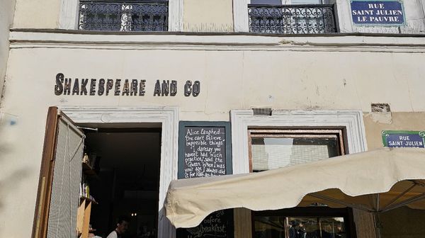 Shakespeare and Company Café by null