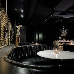 Ladies and Gentlemen - A Cocktail Experience