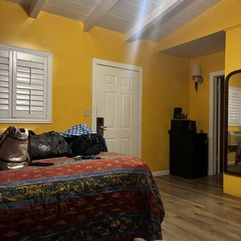 Fallbrook Country Inn - Hotels Near Me - Fallbrook, California