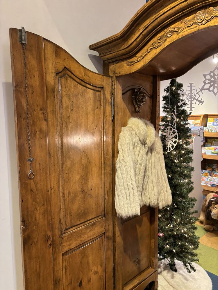 Logos Book Store