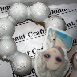 Donut Craft - Elsa coconut   Ig: feed_ally