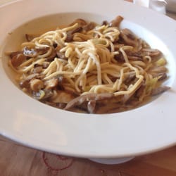 Koska - Soya soslu biberli mantarlı çin makarnası.