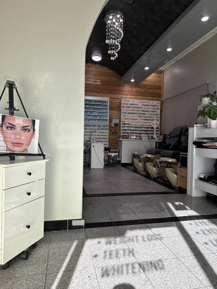 Bayside Nails and Lash lounge Logo