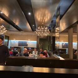 Rôtisserie St-Hubert - Área de comensales en St Hubert Rôtisserie, un lugar agradable en Quebec. La especialidad el pollo a las brasas en diferentes estilos.