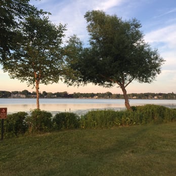 Lakeside Tavern - Can't beat that view - Sports Bars Near Me - Wakefield, Massachusetts Lakeside Tavern - Can't beat that view - Sports Bars Near Me - Wakefield, Massachusetts