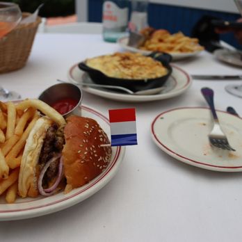 Le Diplomate - Burger Amrican - Brasseries Near Me - Washington, DC, District of Columbia