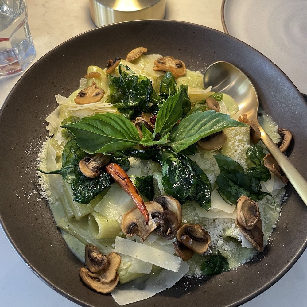 Black Ruby - Green Curry Cream Sauce Pasta - Asian Fusion Near Me - Cambridge, Massachusetts Black Ruby - Green Curry Cream Sauce Pasta - Asian Fusion Near Me - Cambridge, Massachusetts