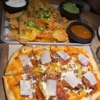 Moxies Fairview Mall Restaurant - Pizza and nachos at the back - Canadian (New) Near Me - North York, Ontario Moxies Fairview Mall Restaurant - Pizza and nachos at the back - Canadian (New) Near Me - North York, Ontario