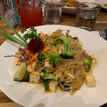 Lapisara Eatery - Pad Thai tofu - Breakfast & Brunch Near Me - San Francisco, California