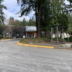 Federal Way Library - Round about area, parking was on the outside.