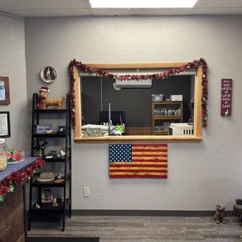 Stylynn - Lobby looking into the grooming area - Pet Groomers Near Me - Delafield, Wisconsin
