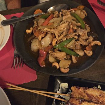 Lur Ros Thai Kitchen - cashew chicken - Thai Near Me - Vista, California Lur Ros Thai Kitchen - cashew chicken - Thai Near Me - Vista, California