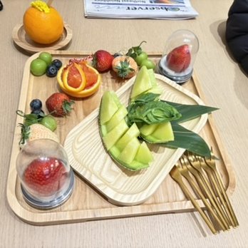Elly Amai - fruit chirashi. enough for 4 people to share. - Pop-up Shops Near Me - Santa Monica, California Elly Amai - fruit chirashi. enough for 4 people to share. - Pop-up Shops Near Me - Santa Monica, California