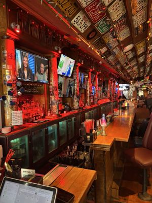 Barney’s Beanery by null