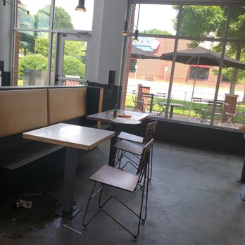 Chipotle Mexican Grill - Dirty tables. - Fast Food Near Me - Franklin, Tennessee