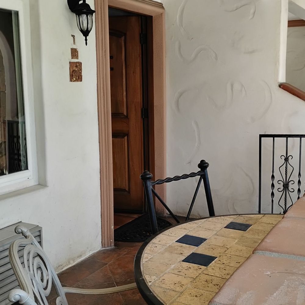 Chantico Inn & Suites - Enclosed patio in front of room. - Hotels Near Me - Ojai, California